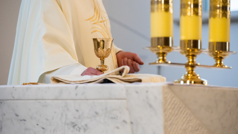 A fidelidade às rubricas como ato de amor: Conheça com Jose Eduardo De Oliveira e Silva o zelo pelo sagrado A fidelidade às rubricas expressa zelo e amor pelo sagrado, segundo Jose Eduardo De Oliveira e Silva.